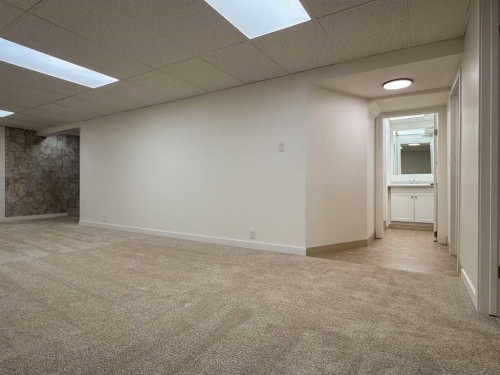 2212 72 Avenue Se, Calgary, AB - Indoor