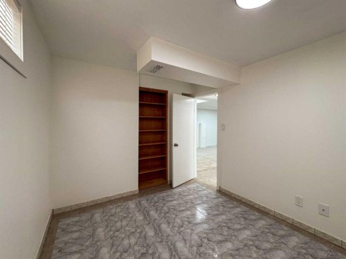 2212 72 Avenue Se, Calgary, AB - Indoor Photo Showing Other Room