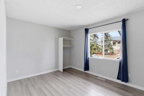 3811 14 Avenue Ne, Calgary, AB - Indoor Photo Showing Other Room