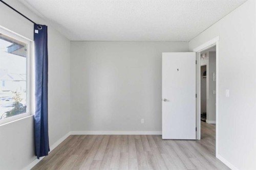 3811 14 Avenue Ne, Calgary, AB - Indoor Photo Showing Other Room
