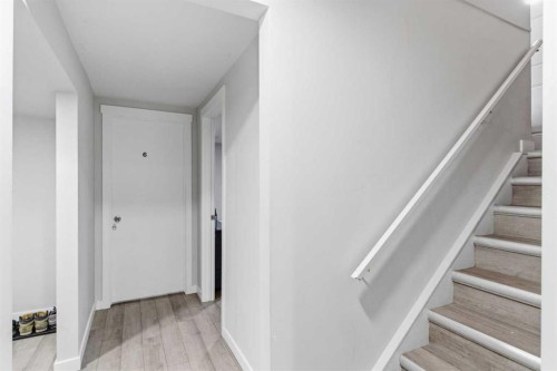 3811 14 Avenue Ne, Calgary, AB - Indoor Photo Showing Other Room