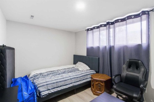 3811 14 Avenue Ne, Calgary, AB - Indoor Photo Showing Bedroom