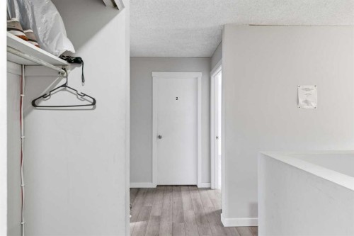 3811 14 Avenue Ne, Calgary, AB - Indoor Photo Showing Other Room