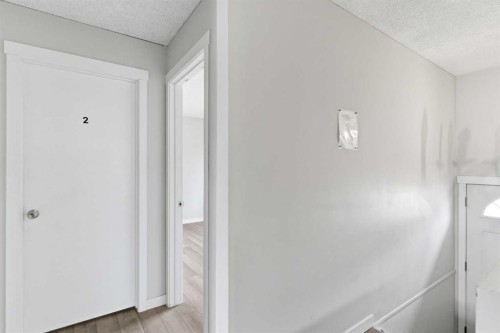 3811 14 Avenue Ne, Calgary, AB - Indoor