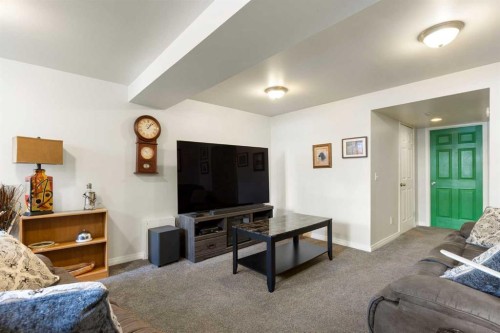 25 Promenade Way Se, Calgary, AB - Indoor Photo Showing Living Room