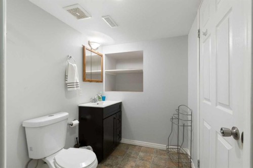 25 Promenade Way Se, Calgary, AB - Indoor Photo Showing Bathroom