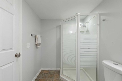 25 Promenade Way Se, Calgary, AB - Indoor Photo Showing Bathroom