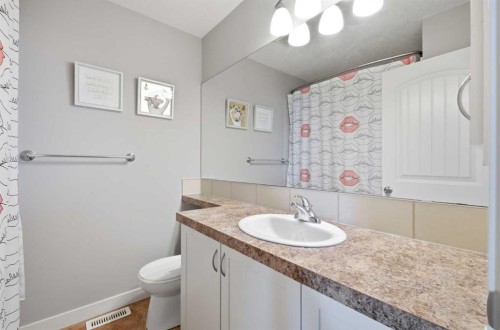 53 Sagehill Common Nw, Calgary, AB - Indoor Photo Showing Bathroom