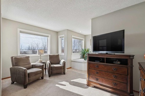 63 Evergreen Heights Sw, Calgary, AB - Indoor Photo Showing Other Room