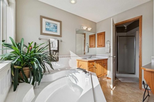 63 Evergreen Heights Sw, Calgary, AB - Indoor