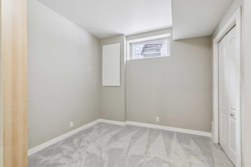 63 Evergreen Heights Sw, Calgary, AB - Indoor Photo Showing Other Room