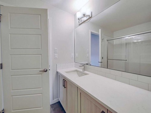 2412-220 Seton Grove Se, Calgary, AB - Indoor Photo Showing Bathroom