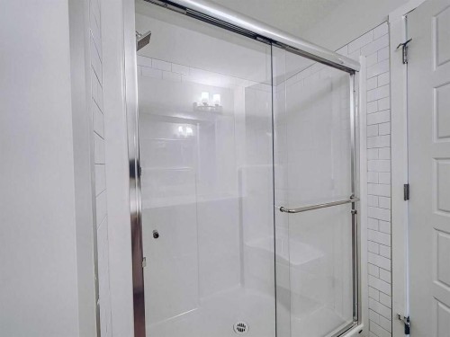 2412-220 Seton Grove Se, Calgary, AB - Indoor Photo Showing Bathroom