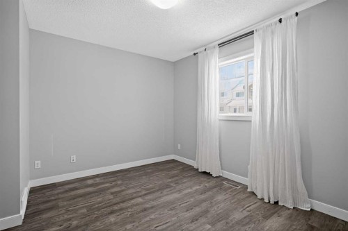 254 Pantego Lane Nw, Calgary, AB - Indoor Photo Showing Other Room