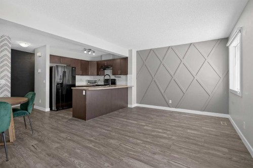 254 Pantego Lane Nw, Calgary, AB - Indoor Photo Showing Kitchen