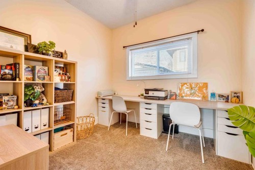 215 4 Avenue Se, Three Hills, AB - Indoor Photo Showing Office