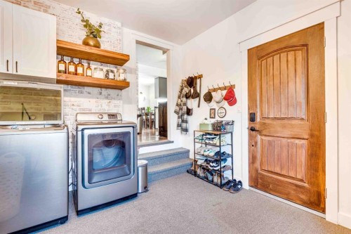 215 4 Avenue Se, Three Hills, AB - Indoor Photo Showing Laundry Room