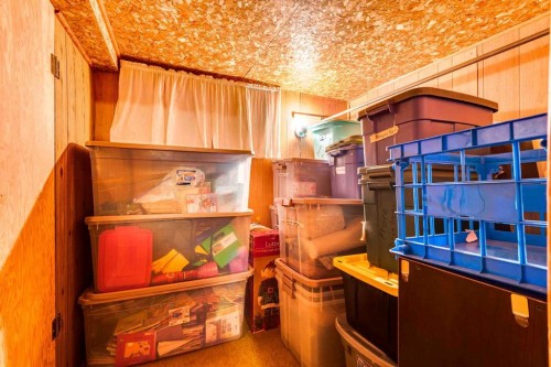 215 4 Avenue Se, Three Hills, AB - Indoor