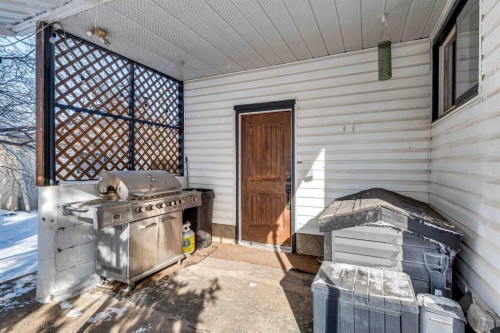 215 4 Avenue Se, Three Hills, AB - Outdoor With Exterior