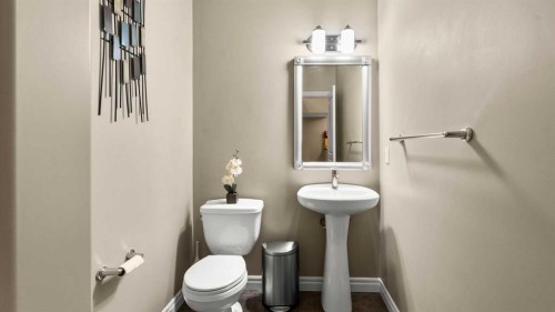 153 Heritage Bay, Cochrane, AB - Indoor Photo Showing Bathroom