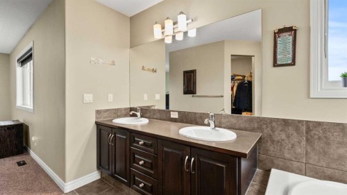 153 Heritage Bay, Cochrane, AB - Indoor Photo Showing Bathroom