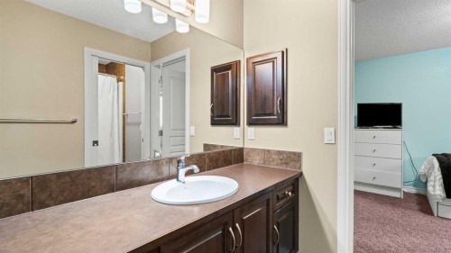 153 Heritage Bay, Cochrane, AB - Indoor Photo Showing Bathroom
