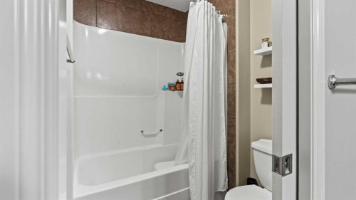 153 Heritage Bay, Cochrane, AB - Indoor Photo Showing Bathroom