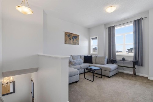 729 Hampton Hills Drive Ne, High River, AB - Indoor Photo Showing Living Room