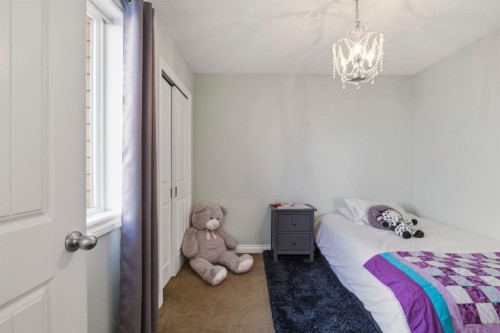 729 Hampton Hills Drive Ne, High River, AB - Indoor Photo Showing Bedroom