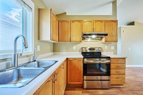 152 Harvest Gold Heights Ne, Calgary, AB - Indoor Photo Showing Kitchen With Double Sink