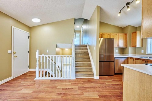 152 Harvest Gold Heights Ne, Calgary, AB - Indoor Photo Showing Kitchen