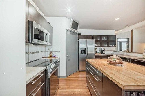 206 Tuscany Ravine Close Nw, Calgary, AB - Indoor Photo Showing Kitchen