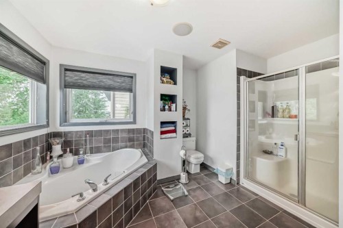 206 Tuscany Ravine Close Nw, Calgary, AB - Indoor Photo Showing Bathroom