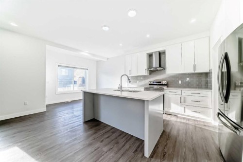 772 Edgefield Crescent, Strathmore, AB - Indoor Photo Showing Kitchen With Upgraded Kitchen