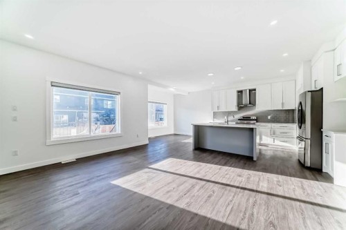 772 Edgefield Crescent, Strathmore, AB - Indoor Photo Showing Kitchen With Stainless Steel Kitchen