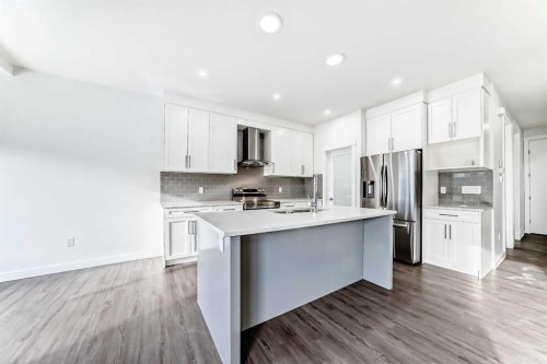 772 Edgefield Crescent, Strathmore, AB - Indoor Photo Showing Kitchen With Upgraded Kitchen