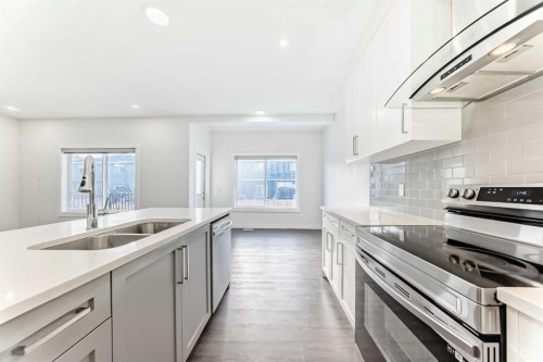 772 Edgefield Crescent, Strathmore, AB - Indoor Photo Showing Kitchen With Stainless Steel Kitchen With Double Sink With Upgraded Kitchen