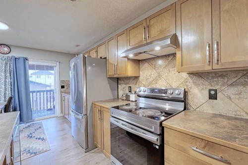 303 Saddlebrook Way Ne, Calgary, AB - Indoor Photo Showing Kitchen