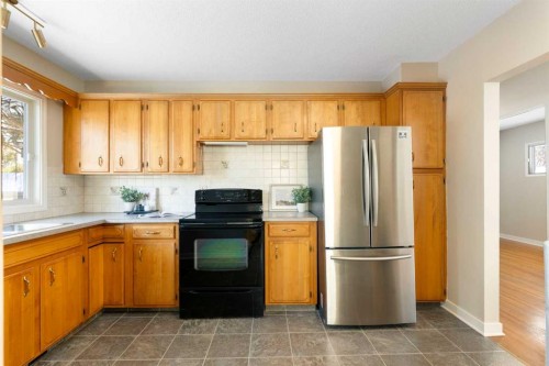 123 Glacier Drive Sw, Calgary, AB - Indoor Photo Showing Kitchen