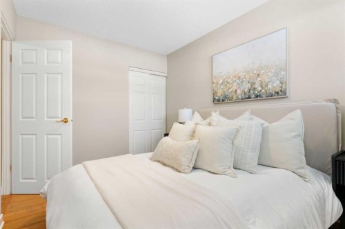 123 Glacier Drive Sw, Calgary, AB - Indoor Photo Showing Bedroom