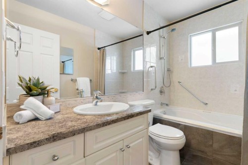 123 Glacier Drive Sw, Calgary, AB - Indoor Photo Showing Bathroom