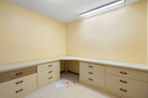 123 Glacier Drive Sw, Calgary, AB - Indoor Photo Showing Other Room