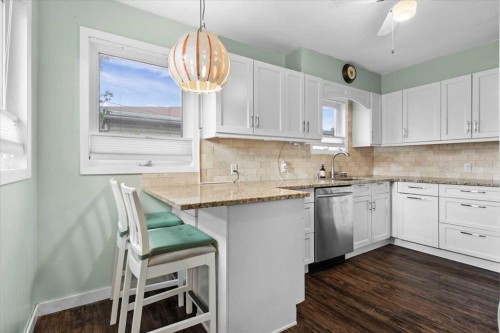 527 29 Street Nw, Calgary, AB - Indoor Photo Showing Kitchen