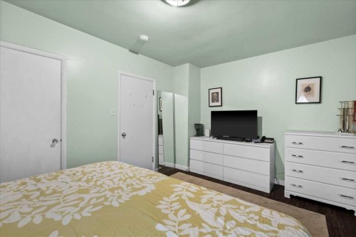 527 29 Street Nw, Calgary, AB - Indoor Photo Showing Bedroom
