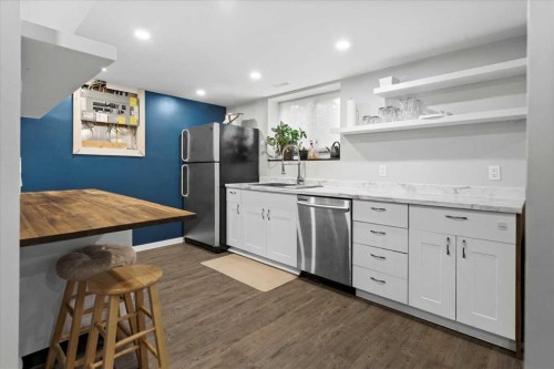 527 29 Street Nw, Calgary, AB - Indoor Photo Showing Kitchen