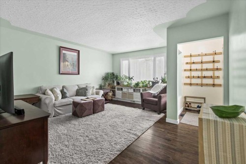527 29 Street Nw, Calgary, AB - Indoor Photo Showing Living Room