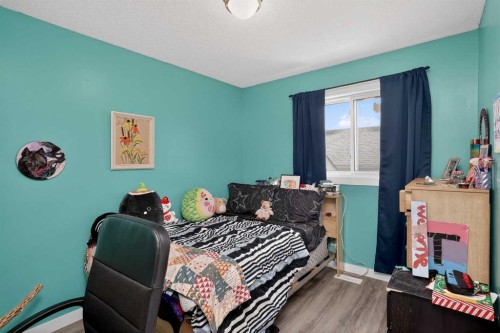 38 Canoe Circle Sw, Airdrie, AB - Indoor Photo Showing Bedroom