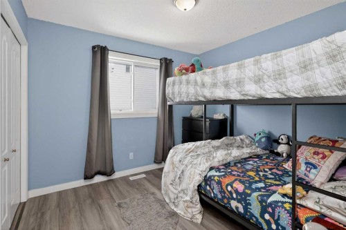 38 Canoe Circle Sw, Airdrie, AB - Indoor Photo Showing Bedroom