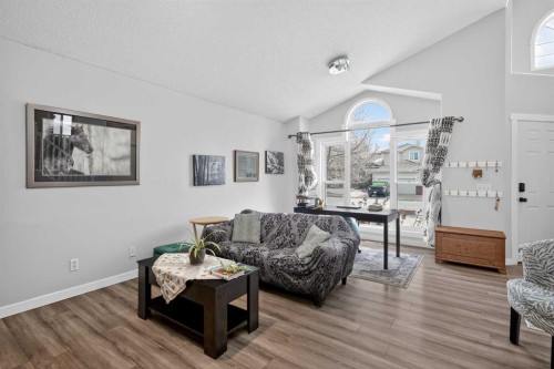 38 Canoe Circle Sw, Airdrie, AB - Indoor Photo Showing Living Room