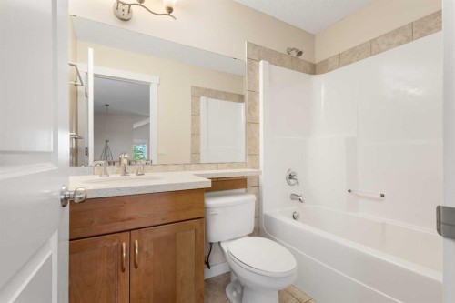 139 Coopers Hill Sw, Airdrie, AB - Indoor Photo Showing Bathroom